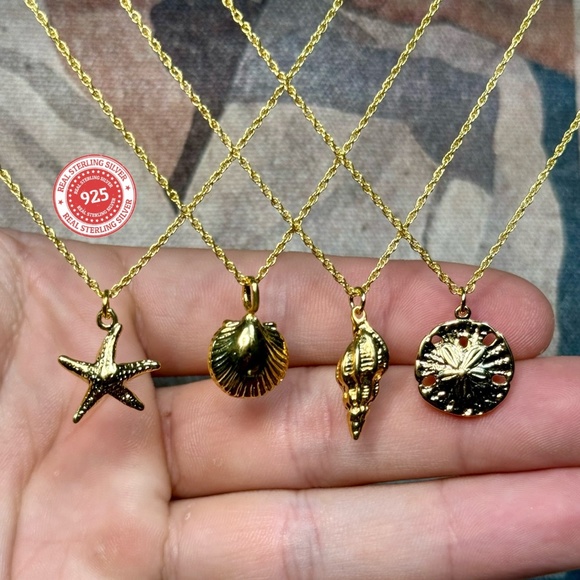 Vermeil Gold Sand Dollar Pendant on 925 Sterling S /Vermeil Gold Rope Chain - Picture 3 of 3